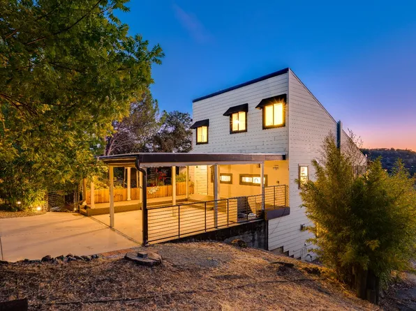18891 Hummingbird Dr, Penn Valley, CA 95946