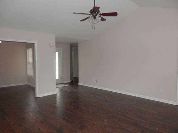3rd image of 170 Prestwyck Oak Pl