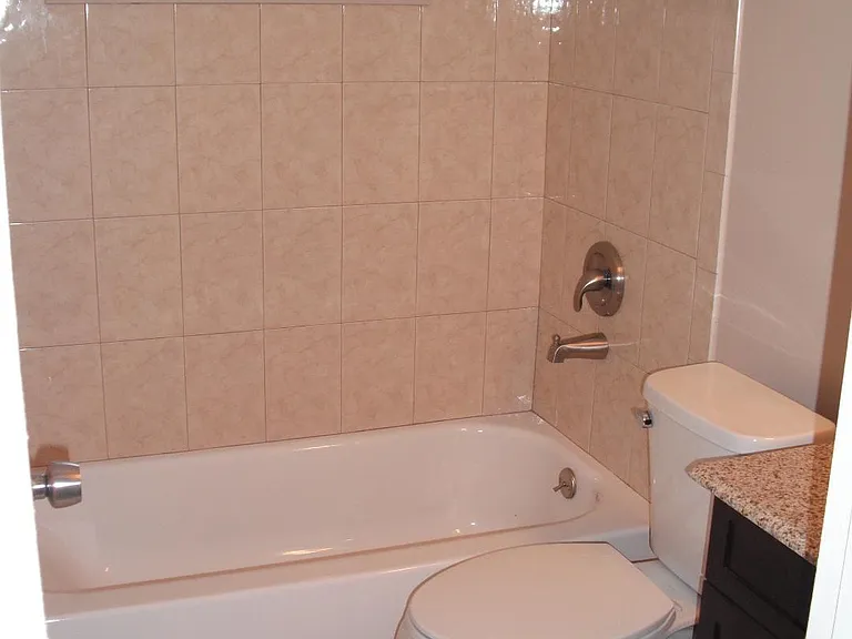 630 SW 7th Ave #12 — Photo 4