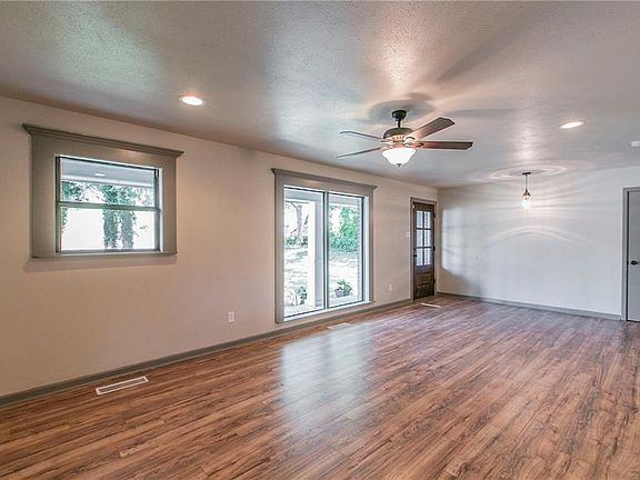 4th image of 1040 Wedgewood Dr