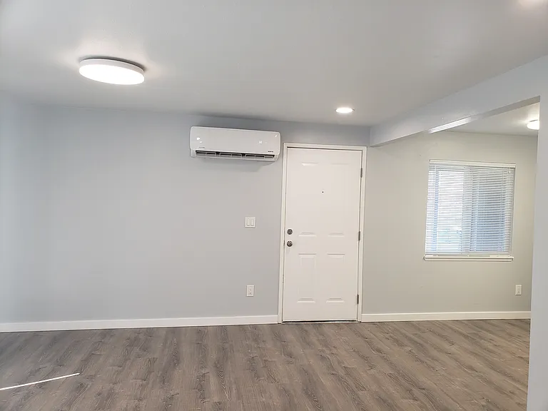 2213 Hawthorne St — Photo 8