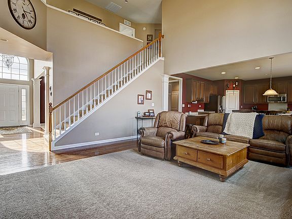 3rd image of 2402 Emerald Ln