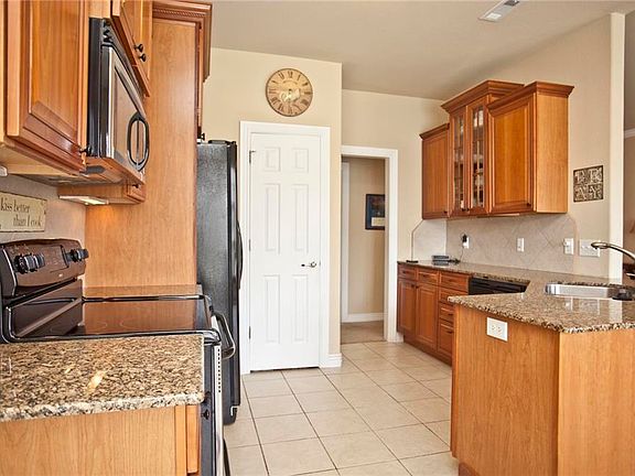 3rd image of 204 W Hayden Blvd
