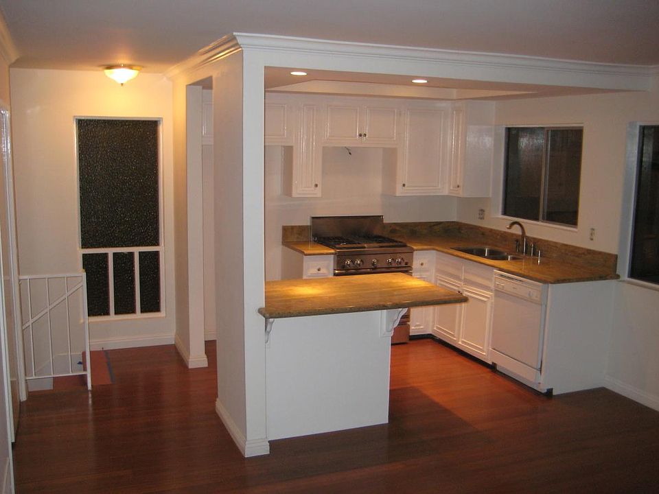1st image of 213 Rosecrans Pl