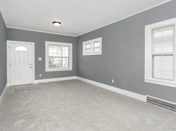 51 Knox St, Ecorse, MI 48229