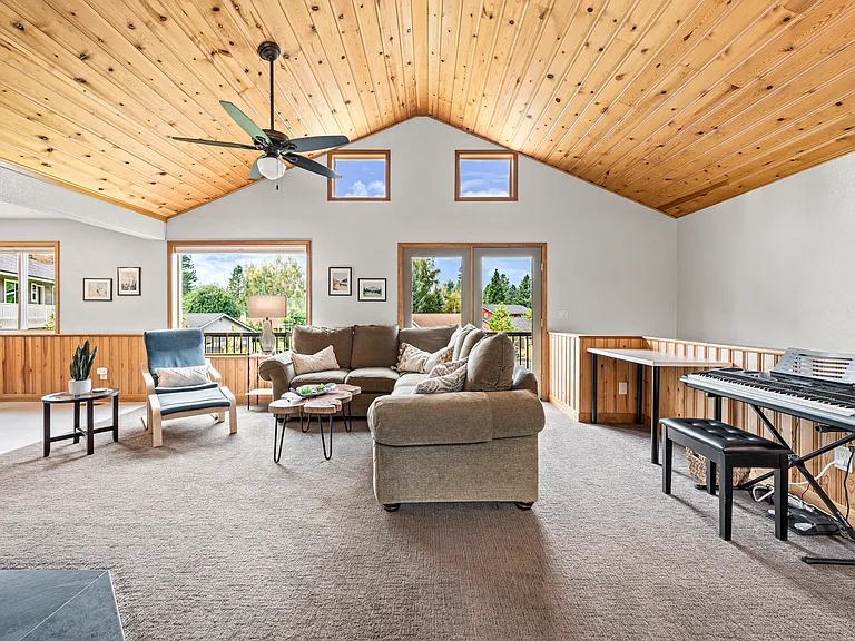 9581 E Leavenworth Rd — Photo 18