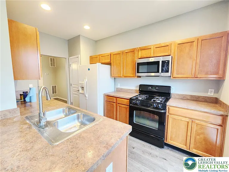 8513 Gateway Rd — Photo 24