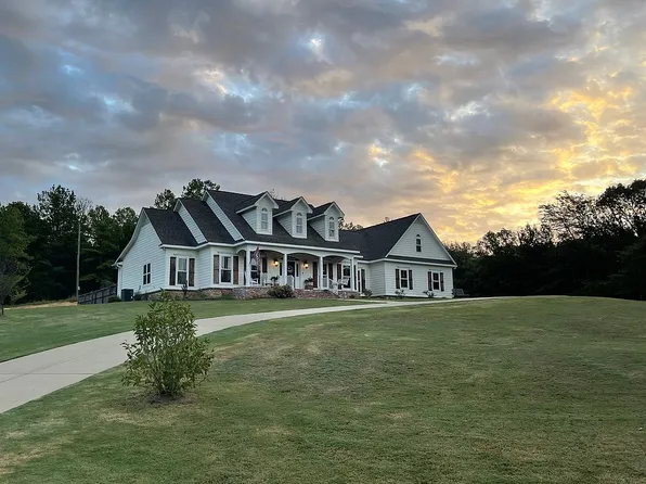 910 Hunters Pkwy, Batesville, MS 38606
