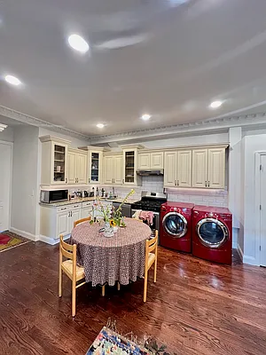 Rented by Mae Equities | media 4