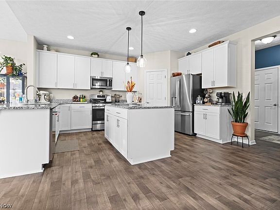 2nd image of 6969 Independence Blvd