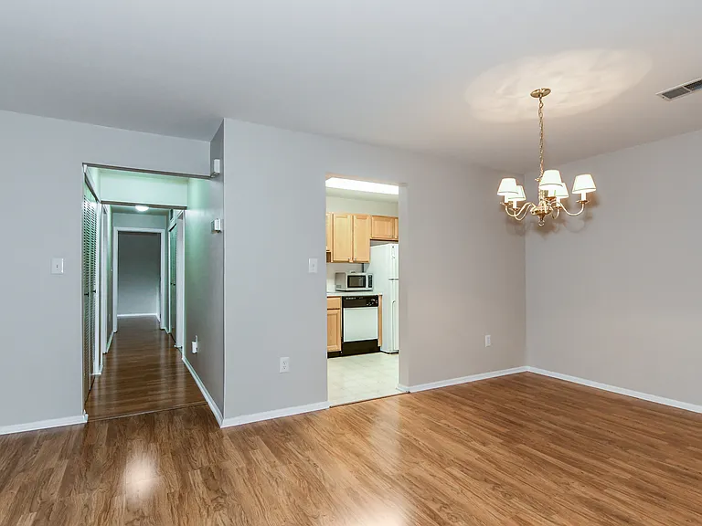 2055 Charles Ct — Photo 5