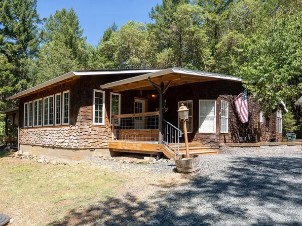 271 Highwood Ln, Grants Pass, OR 97527