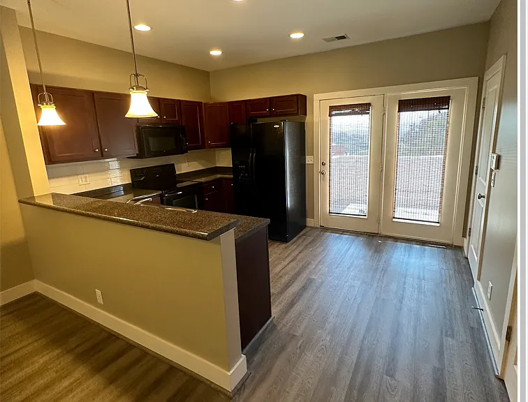 Kitchen & Dining