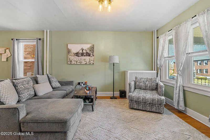 5th image of 616 Mercer Street