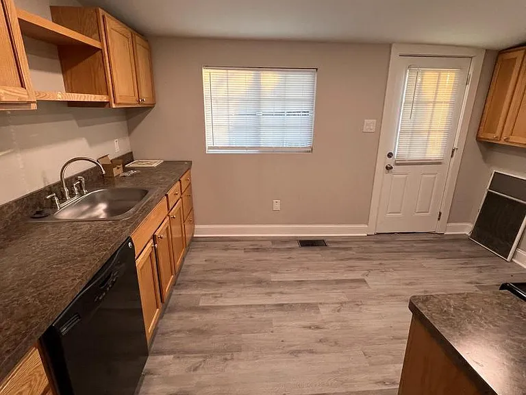 30 Spruce Ave #A — Photo 20