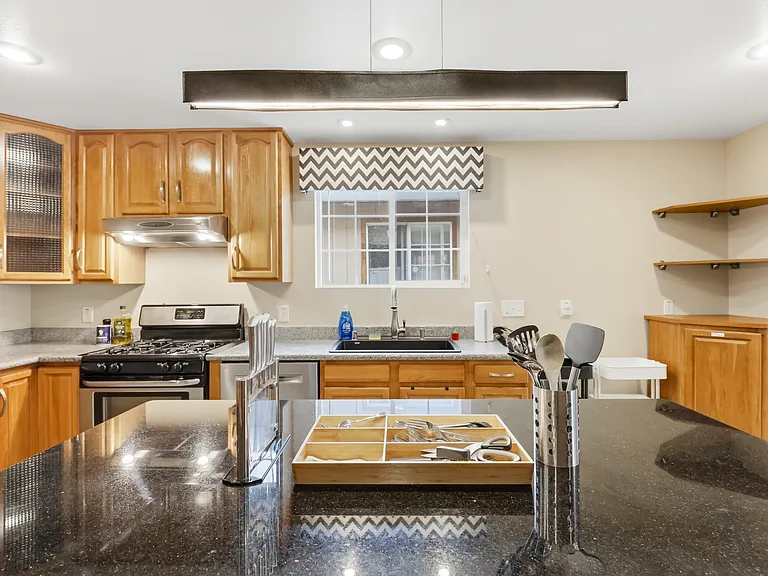 609 Stanford Ave — Photo 31