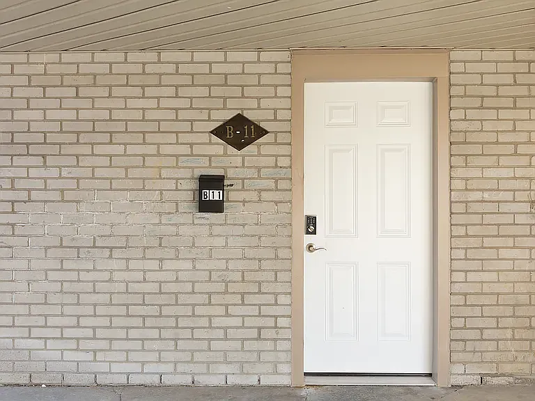 4401 Harriet St — Photo 11