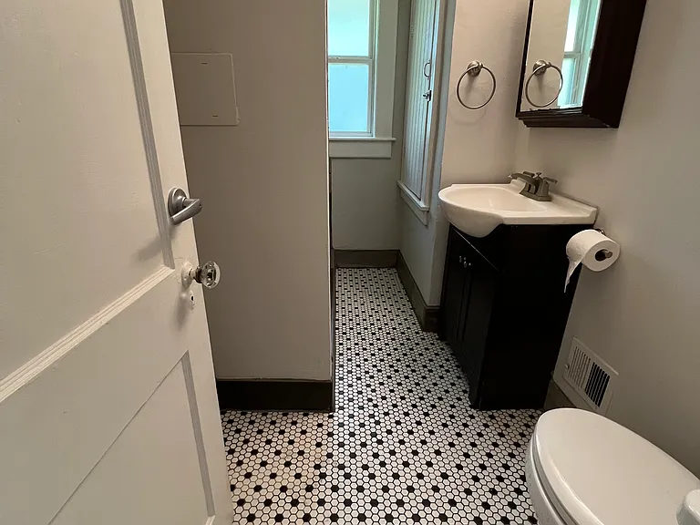 524 N Champion Ave — Photo 9