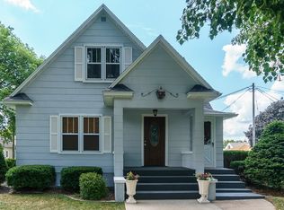 204 6th St, Van Horne, IA 52346