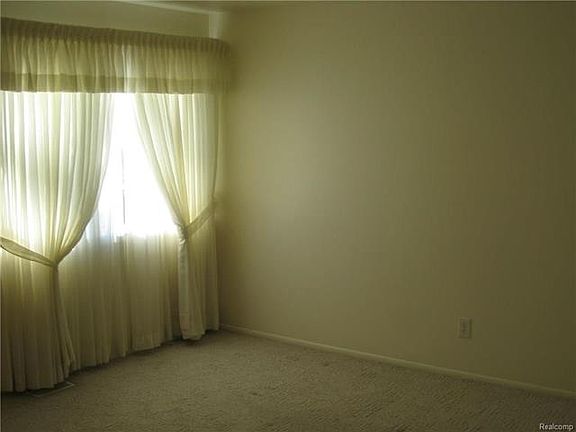 3rd image of 30462 Birchwood St