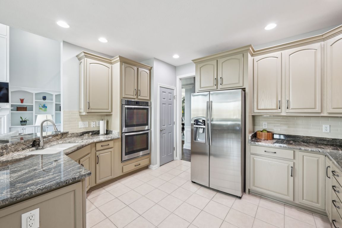 Sapphire Dr-2304-018.jpg