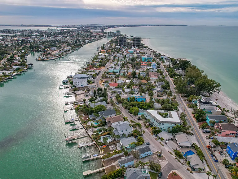 8441 Bayshore Dr #B — Photo 35