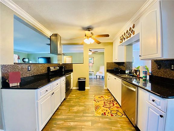 4th image of 7007 NW 73rd Ave