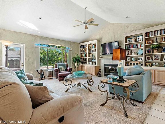5th image of 609 Magnolia Cir