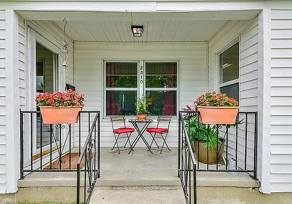 2nd image of 2310 W Mistletoe Ave