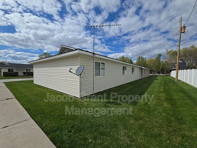 965 Berryman Rd #B — Photo 3