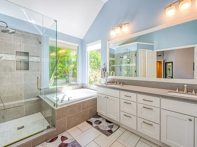10234 N Rowell Ave — Photo 24