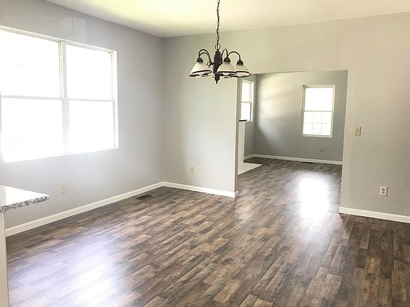 5th image of 213 S Castle St
