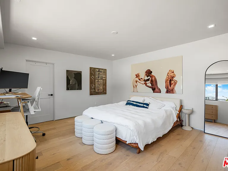 838 N Mansfield Ave #201 — Photo 15