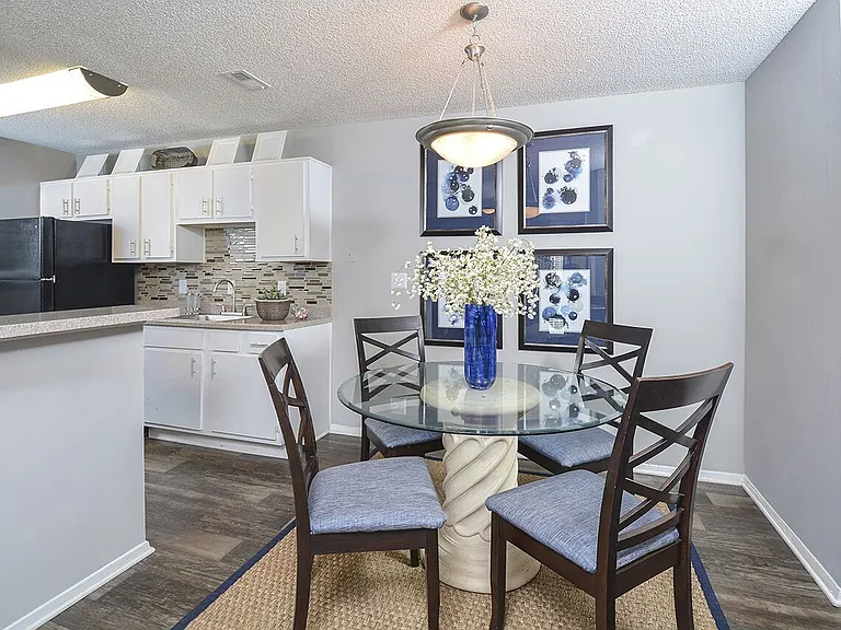 Tara Bridge Apartments — Photo 23