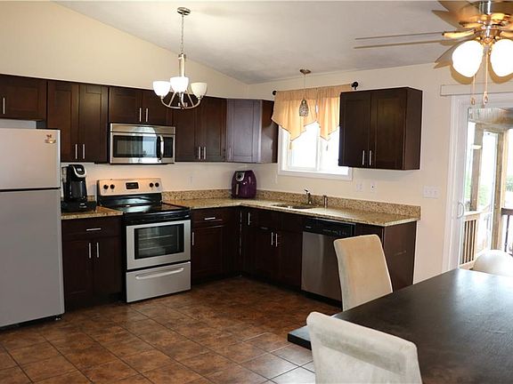4th image of 154 Oakdale Ave