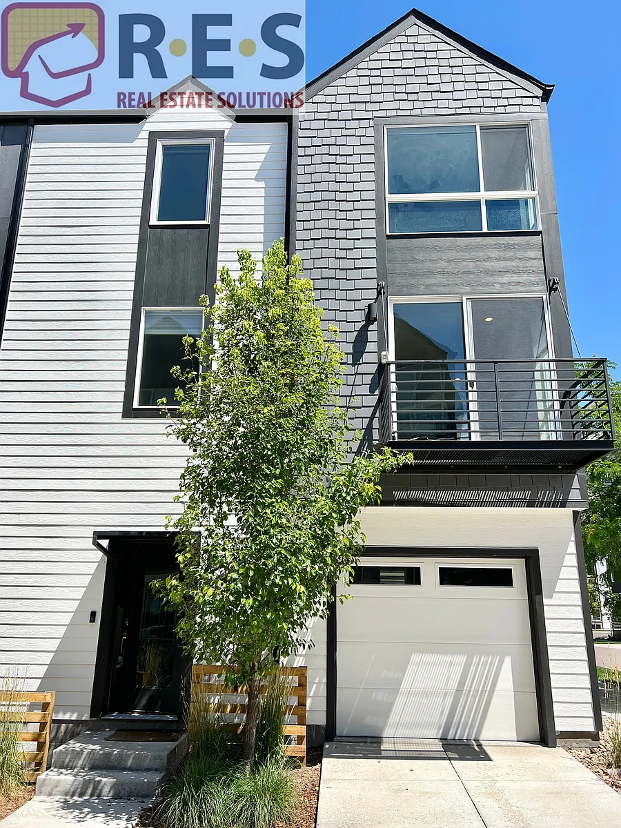 Building Photo - 5566 W 11th Pl