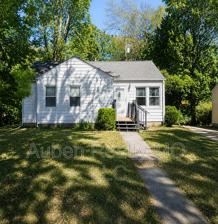 1014 NE 43rd Ter