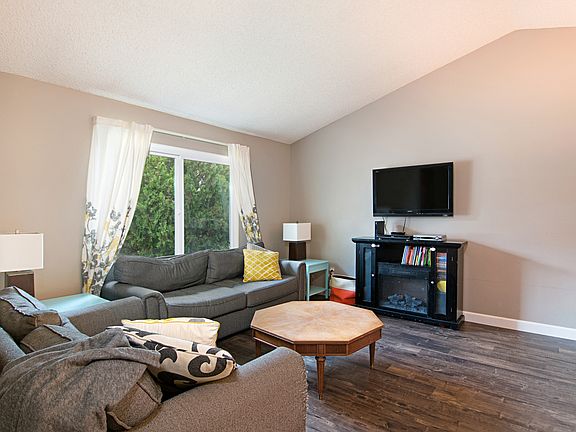 2nd image of 2035 Fuerte Ln