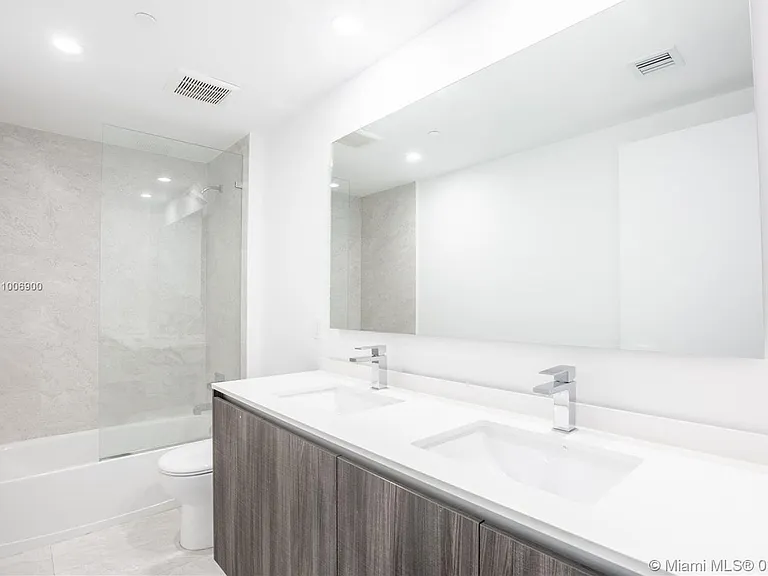 488 NE 18th St #2200 — Photo 9