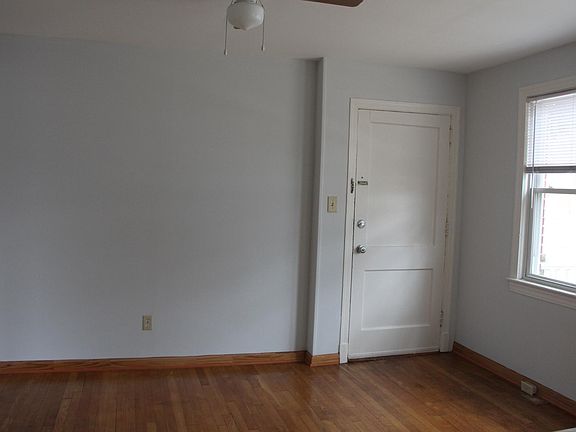 3rd image of 632 N Monroe St APT 3