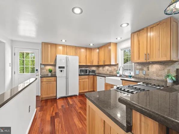 5034 Avoca Ave, Ellicott City, MD 21043