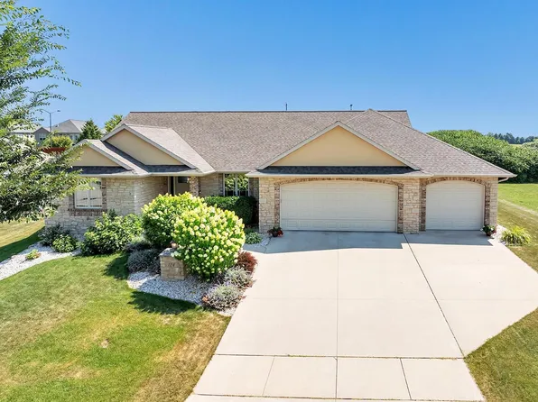 124 Noble St, Green Bay, WI 54311