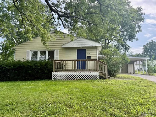 834 Locust St, Montgomery City, MO 63361