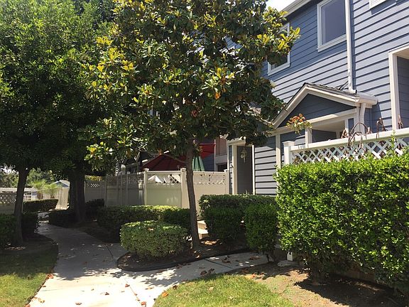 2nd image of 12828 Sycamore Village Dr