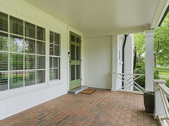 3rd image of 2833 Sugartree Rd