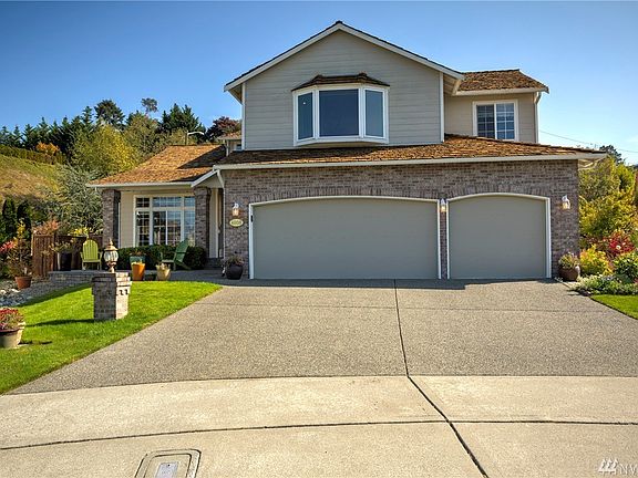 3rd image of 4008 Pinehurst Dr NE