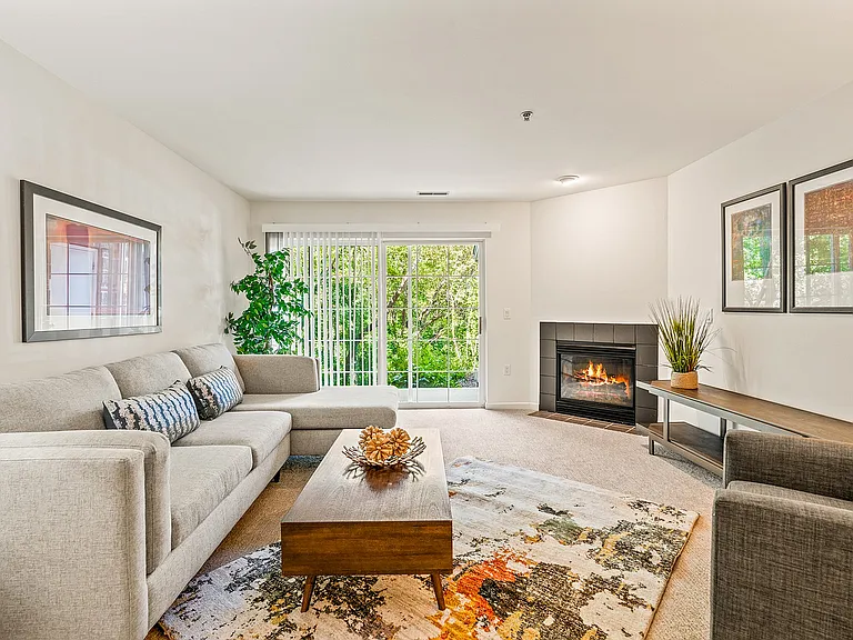 The Landmark At Hatchery Hill Living Room
