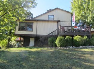 1 Oak Point Ln, Holiday Island, AR 72631