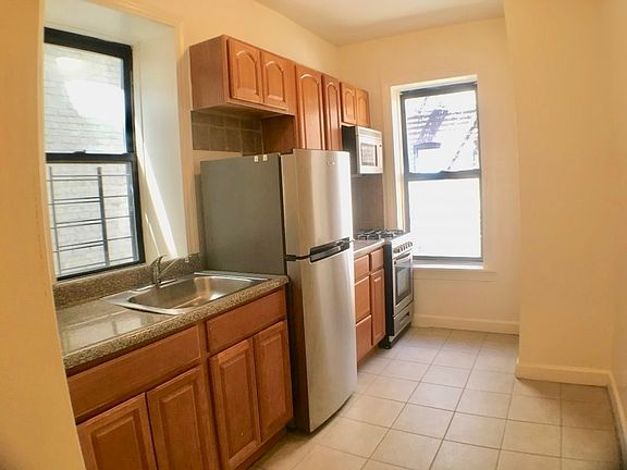 2nd image of 211 W 105th St #1RW