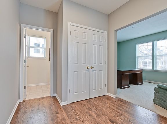 4th image of 521 Superior St